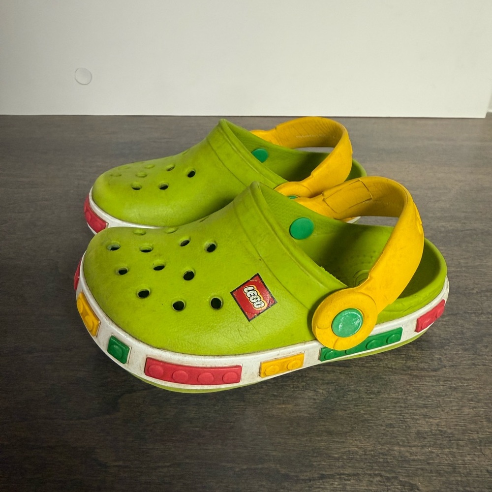 Toddler Lego crocs 6/7C GUC